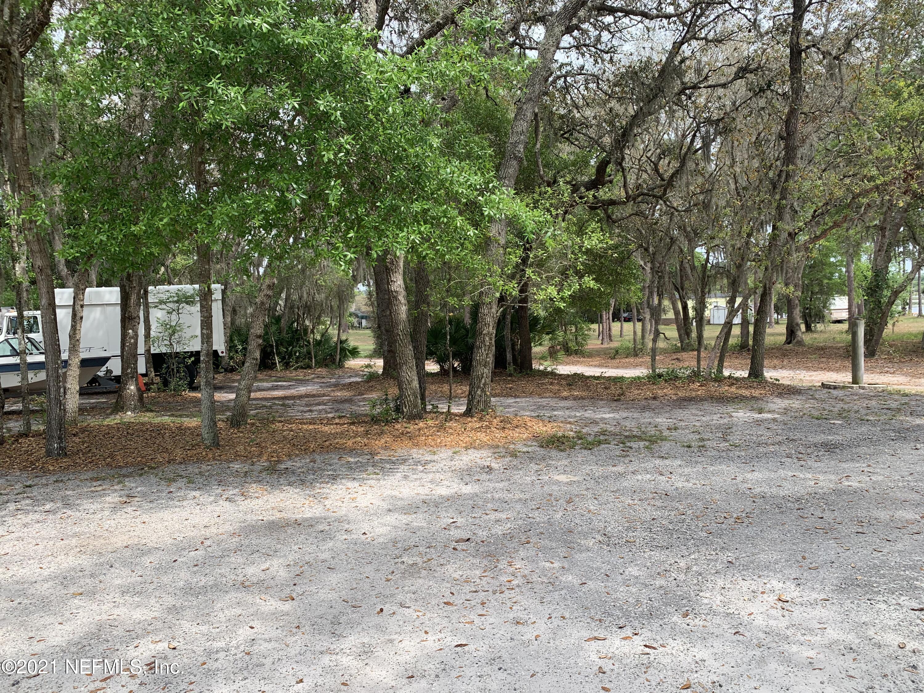 143 Silver Pond Road Crescent City, FL 32112 - Photo 30 of 35 143 Silver Pond- front yard