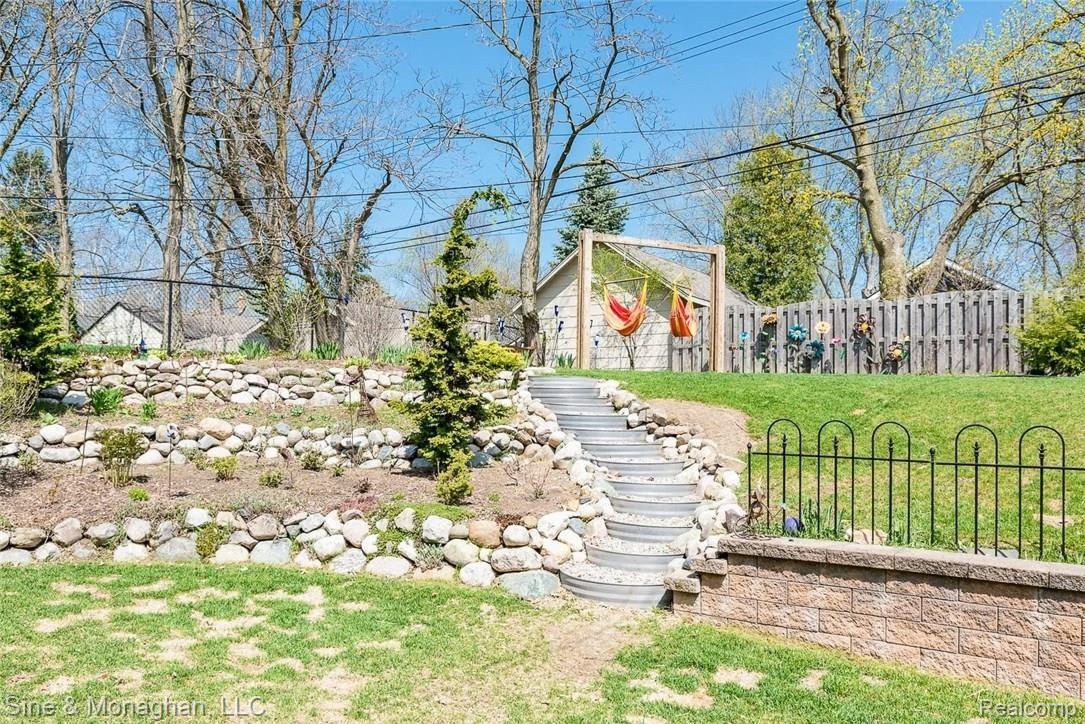 357 Terry Avenue Rochester, MI 48307 - Photo 21 of 25 Beautifully landscaped oasis