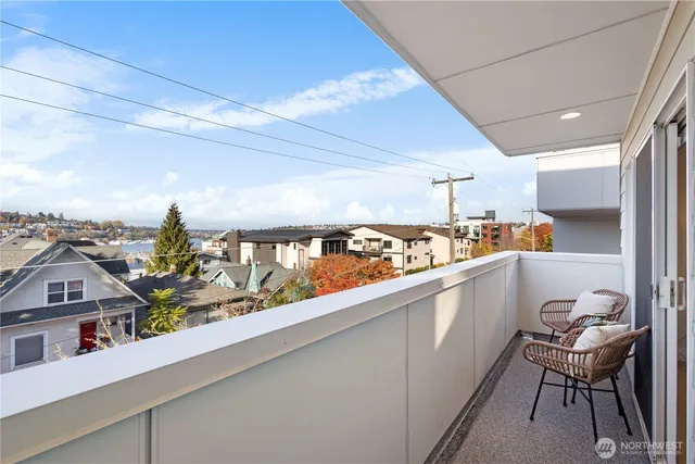 $5,000 | 2212 Franklin Avenue East, Unit B, Seattle, WA 98102
