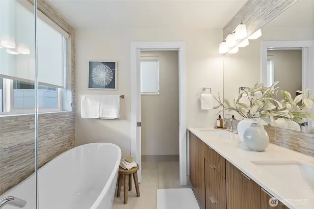 $5,000 | 2212 Franklin Avenue East, Unit B, Seattle, WA 98102