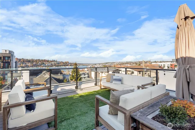 $5,000 | 2212 Franklin Avenue East, Unit B, Seattle, WA 98102