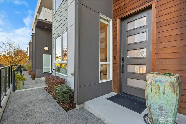 $5,000 | 2212 Franklin Avenue East, Unit B, Seattle, WA 98102