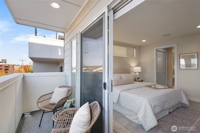 $5,000 | 2212 Franklin Avenue East, Unit B, Seattle, WA 98102