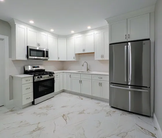 $2,000 | 121 Whitman Street, Unit 1, New Bedford, MA 02745