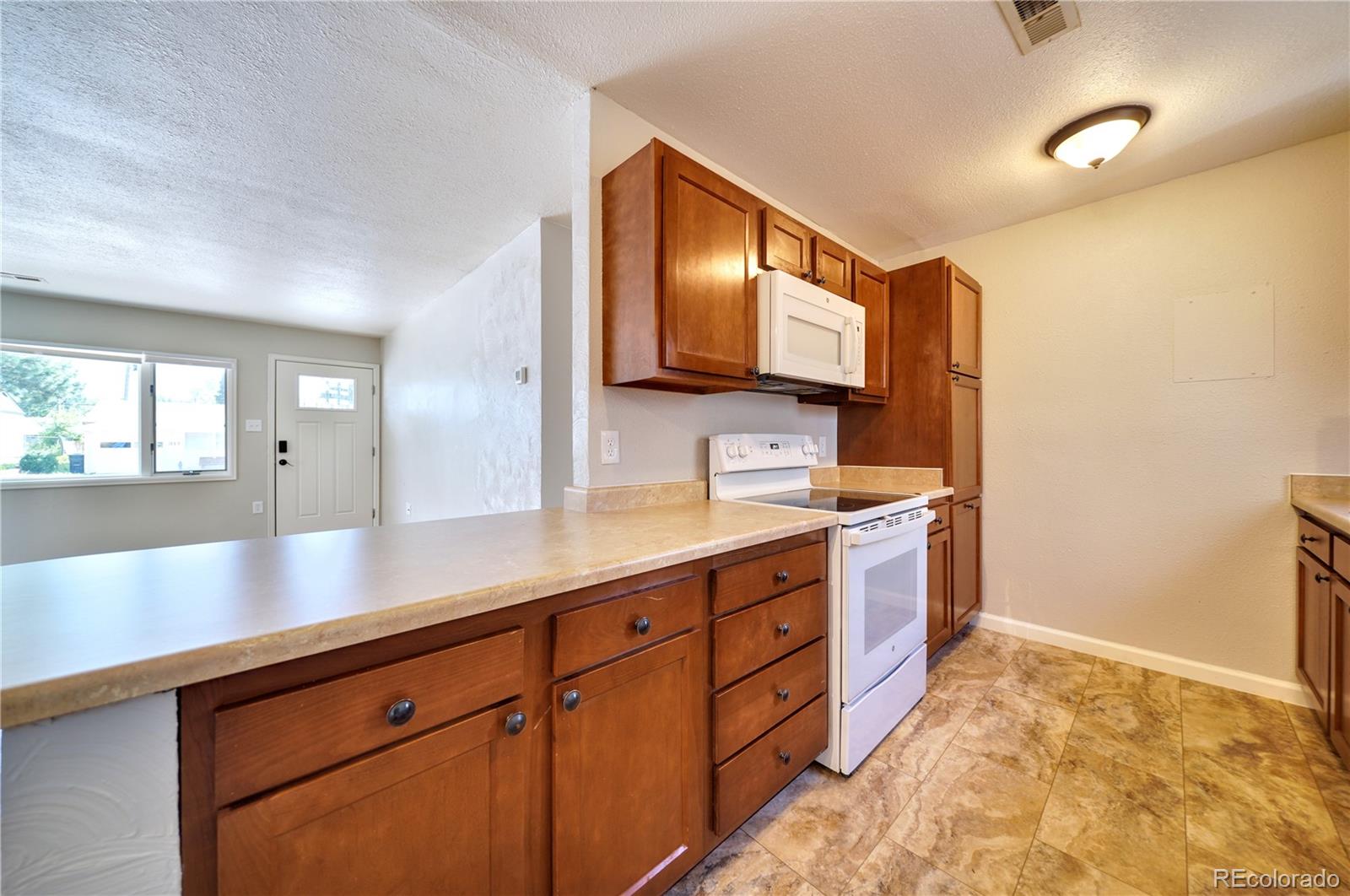 318 Maplewood Drive Colorado Springs, CO 80907 - Photo 8 of 32