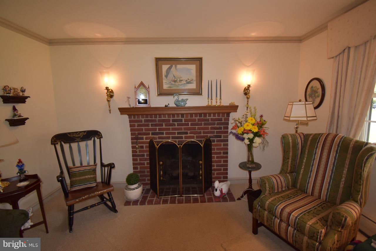 8 Kiowa Road Cambridge, MD 21613 - Photo 8 of 28 Fireplace with gas logs