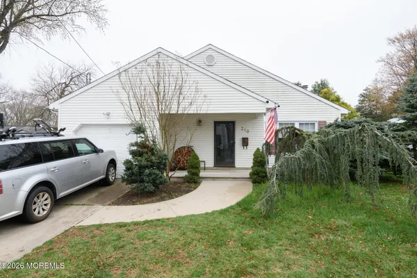 $525,000 | 210 Raritan Place, Keansburg, NJ 07734