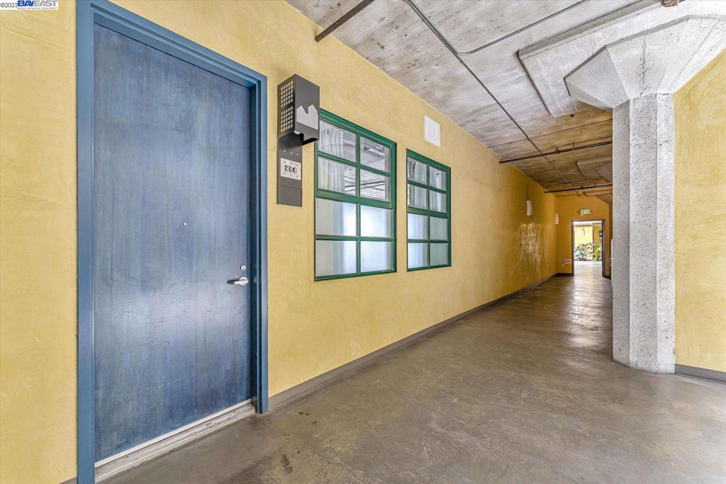 737 2nd Street, Unit 310 Oakland, CA 94607 - Photo 5 of 29 a view of a hallway with wooden floor and a bathroom