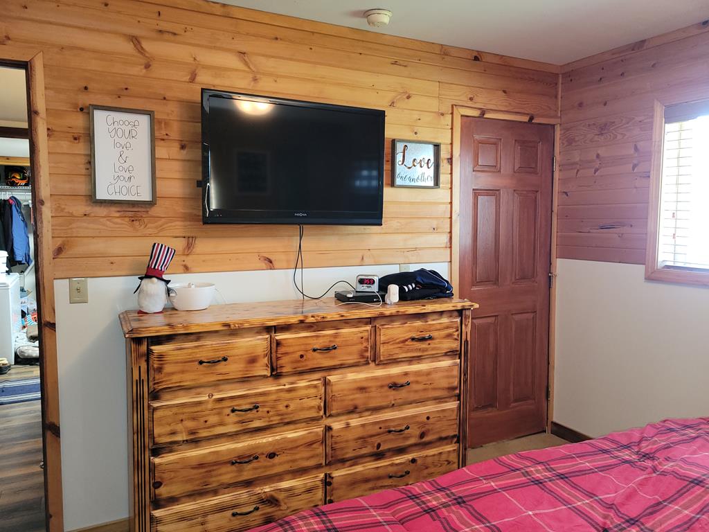 10125 Round Valley Road Cascade, ID 83611 - Photo 11 of 23