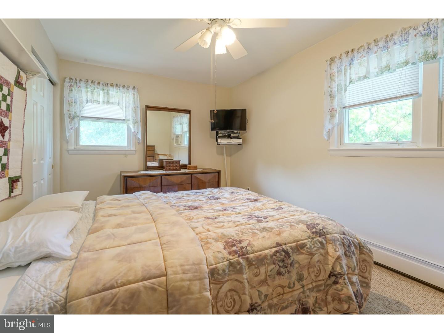 9 Alden Road Gibbsboro, NJ 08026 - Photo 3 of 24
