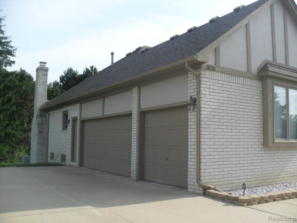 31211 Country Ridge Circle Farmington, MI 48331 - Photo 3 of 20 image012.jpg