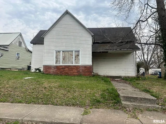 $12,000 | 1011 Newton Avenue, Johnston City, IL 62951