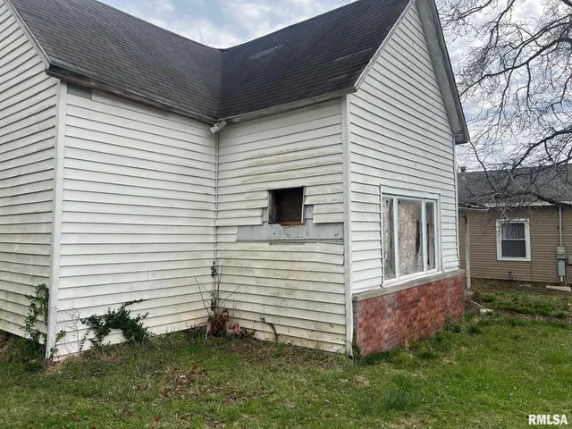 $12,000 | 1011 Newton Avenue, Johnston City, IL 62951