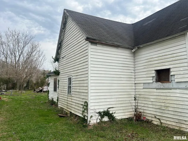 $12,000 | 1011 Newton Avenue, Johnston City, IL 62951