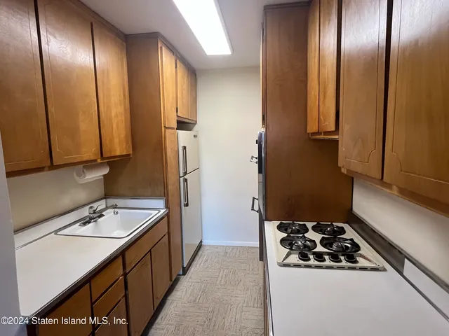 $138,000 | 1100 Clove Road, Unit 6H | Silver Lake