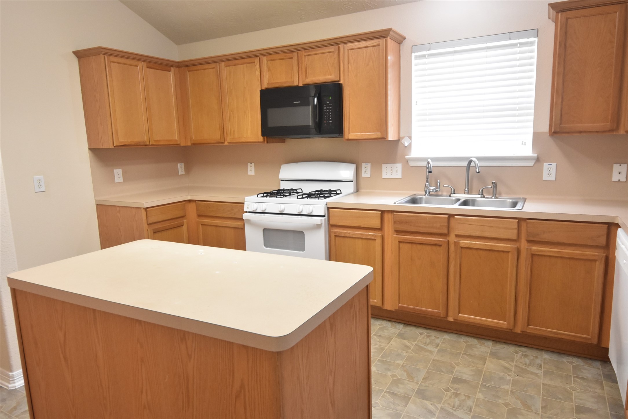 21399 Forest Colony Drive Porter, TX 77365 - Photo 7 of 30