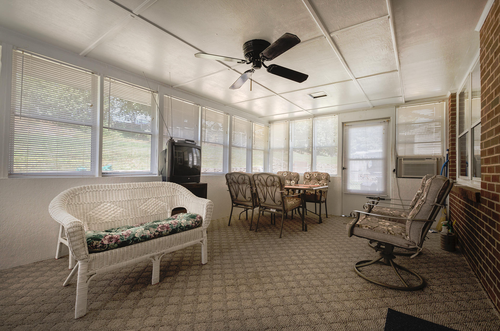 3463 Greencliff Road Roanoke, VA 24018 - Photo 22 of 30 Sunroom