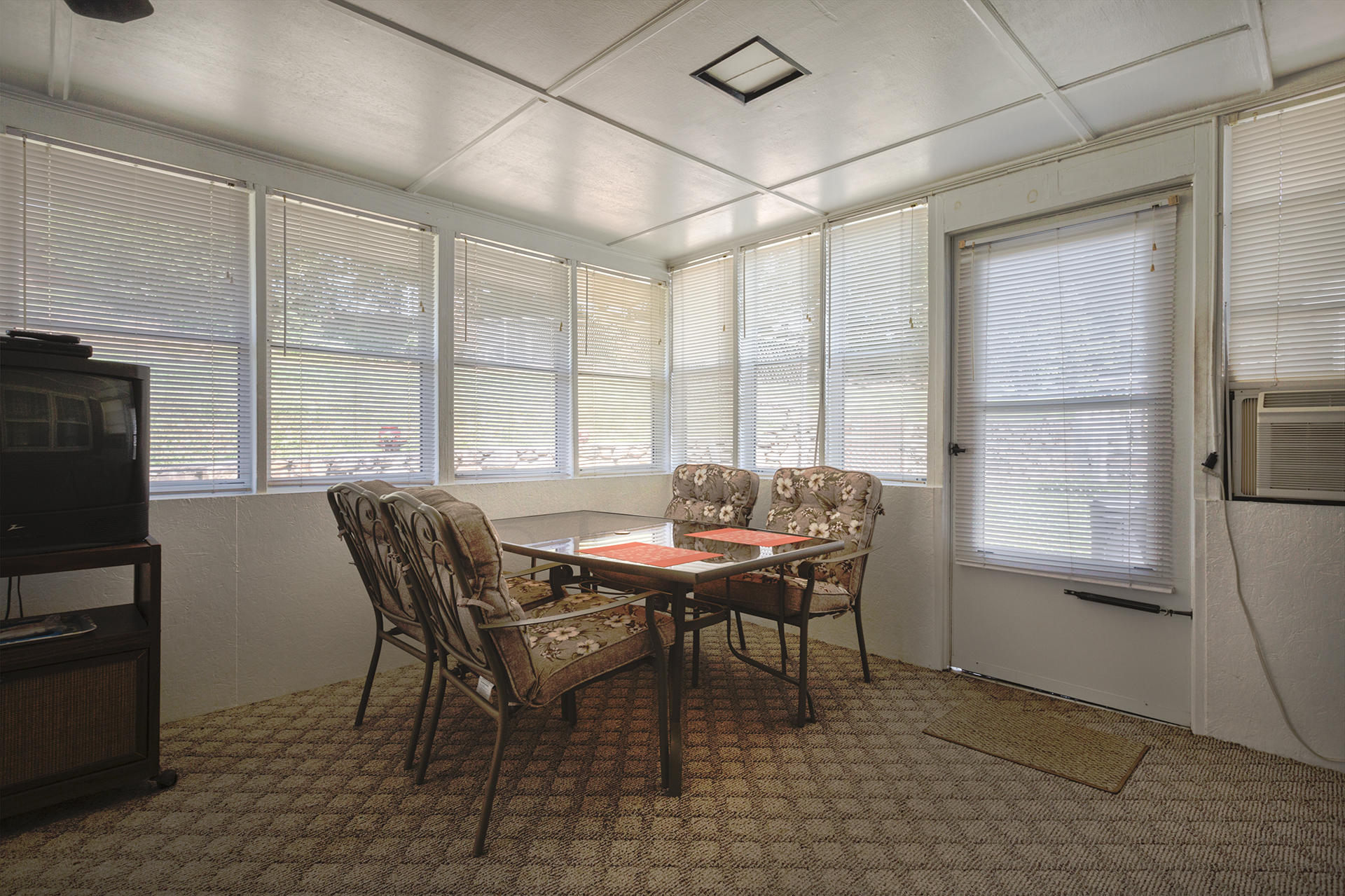 3463 Greencliff Road Roanoke, VA 24018 - Photo 23 of 30 Sunroom