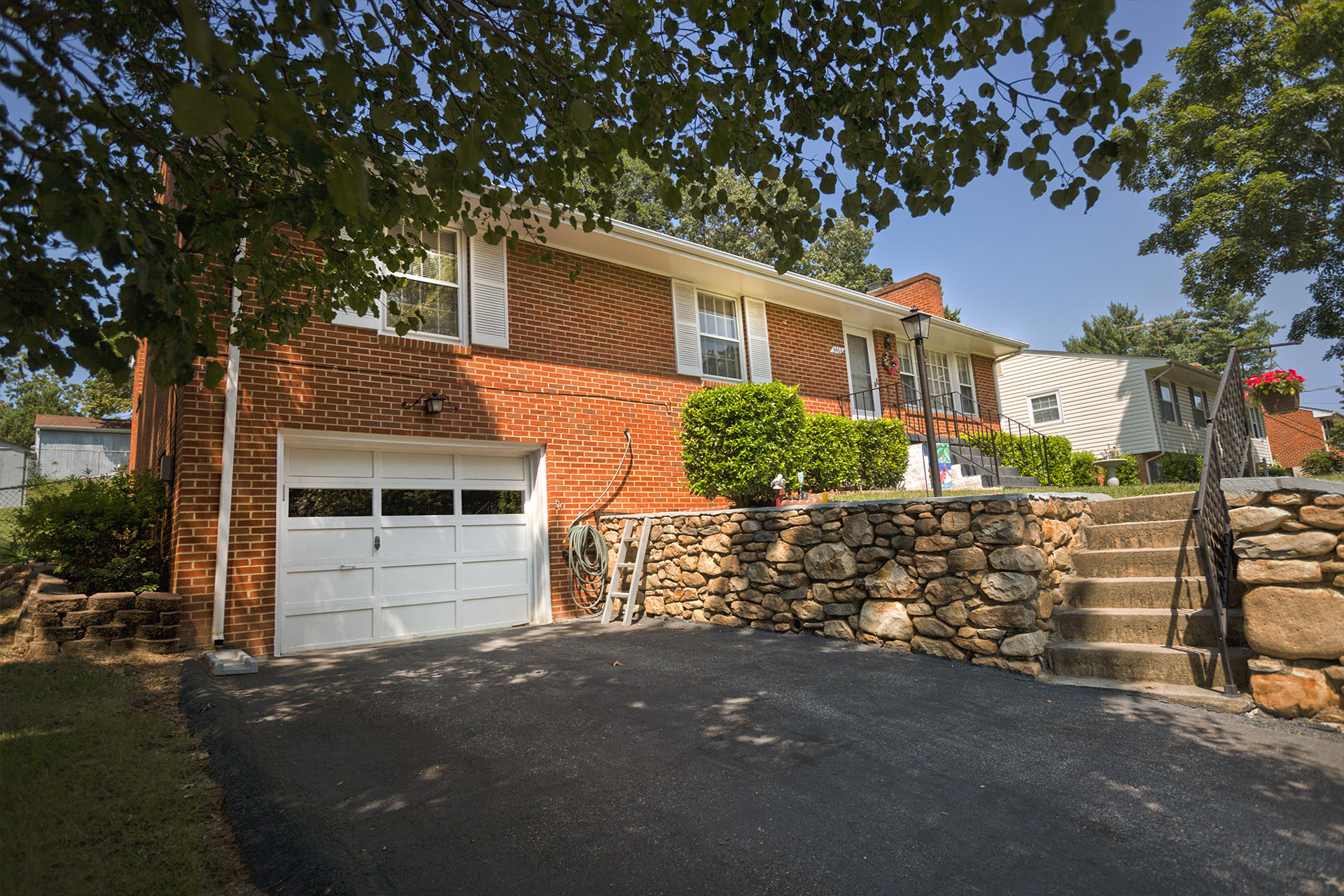 3463 Greencliff Road Roanoke, VA 24018 - Photo 30 of 30 Garage