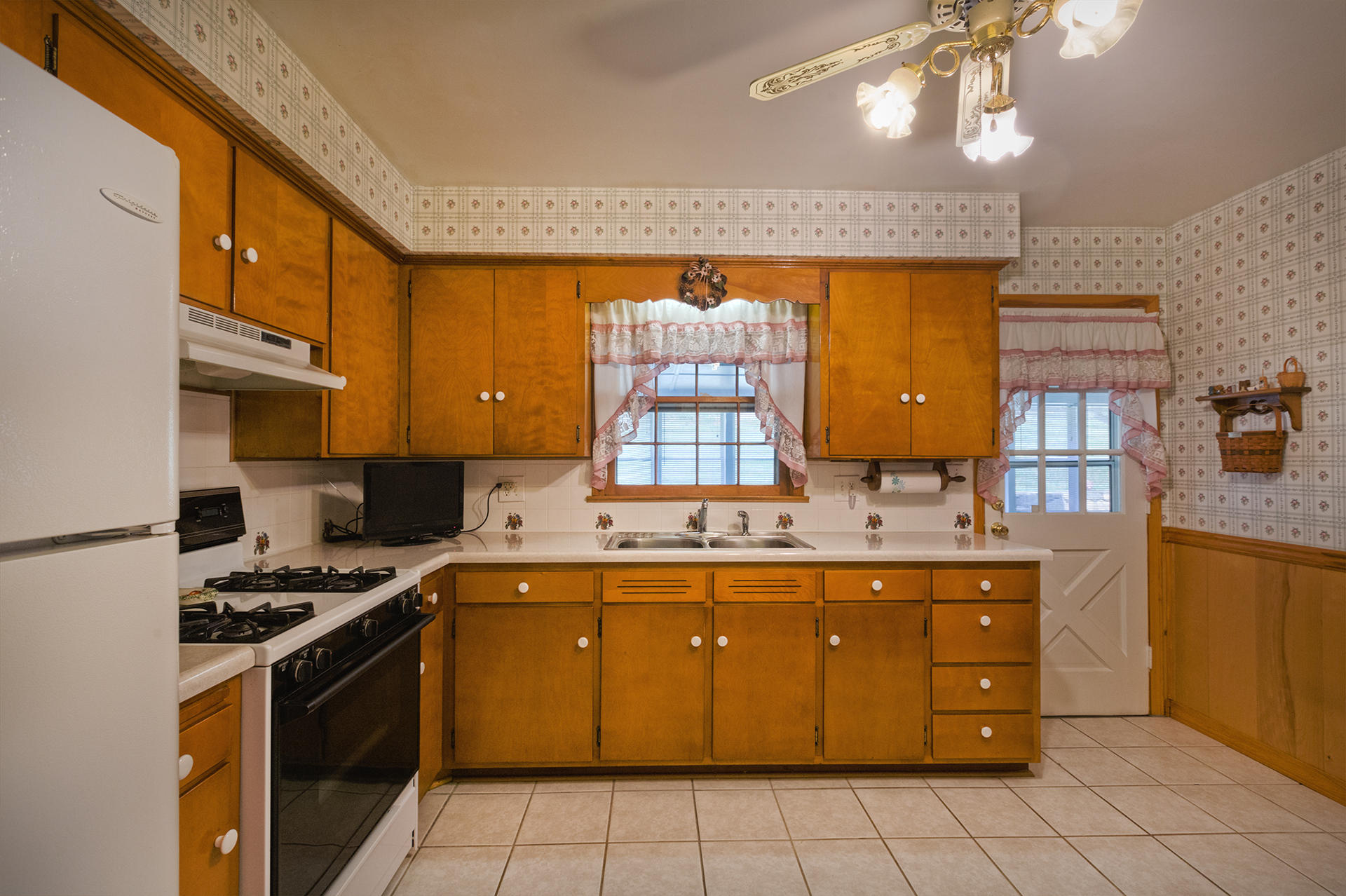 3463 Greencliff Road Roanoke, VA 24018 - Photo 7 of 30 Kitchen