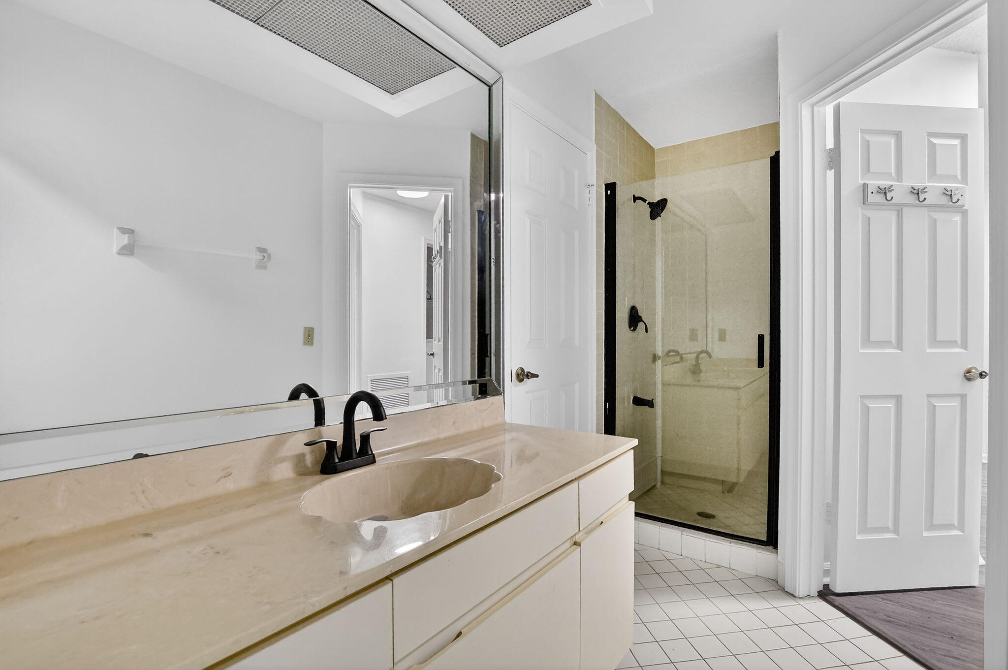 5530 Coach House Circle, Unit E Boca Raton, FL 33486 - Photo 21 of 40 a bathroom with a sink and a large mirror