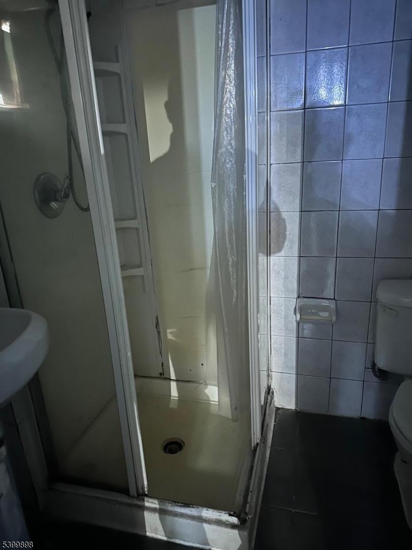 152 Jaques Street Elizabeth, NJ 07201 - Photo 19 of 23 a bathroom with a shower