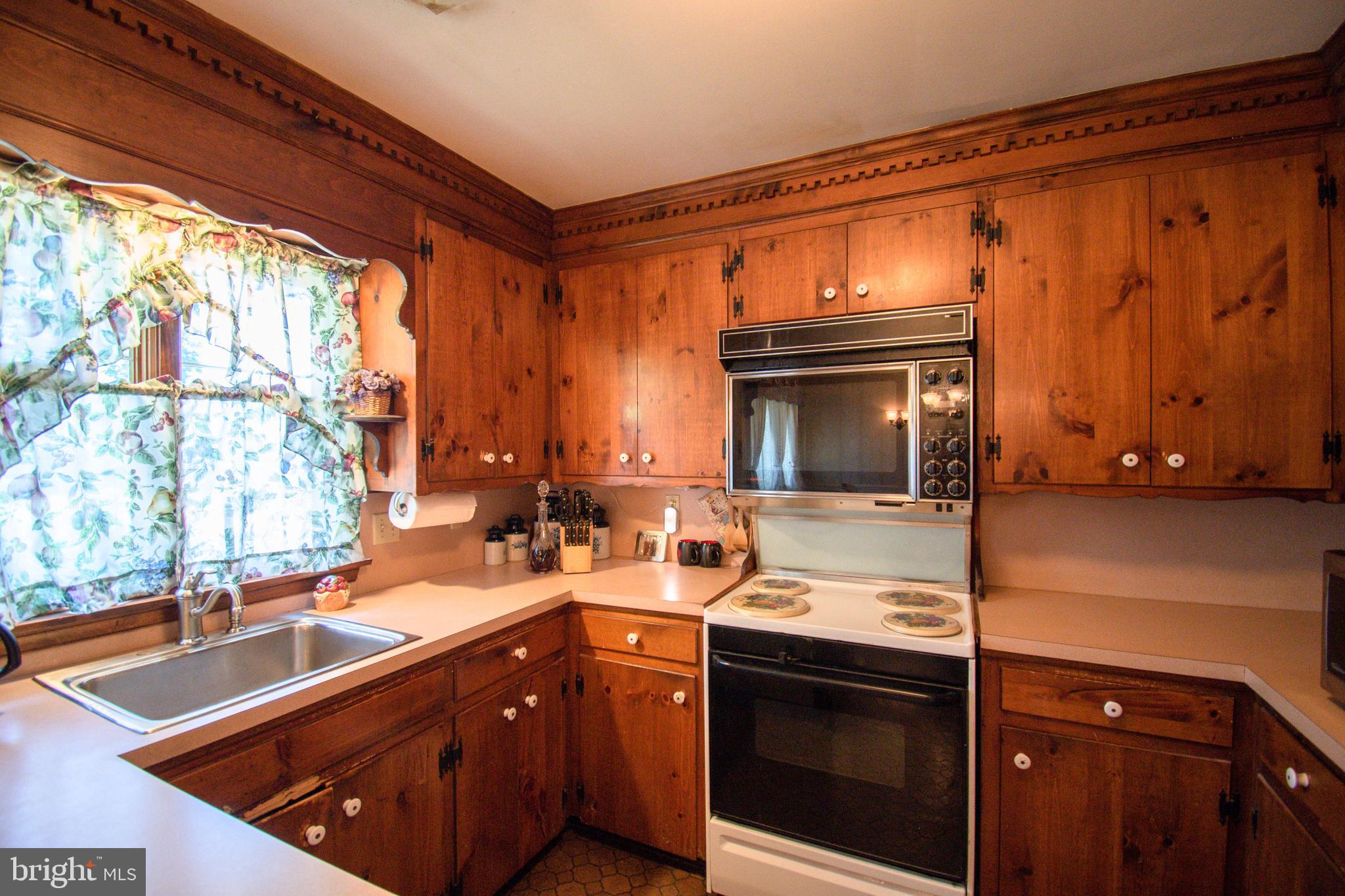 6 Oldbrook Road Levittown, PA 19057 - Photo 7 of 29