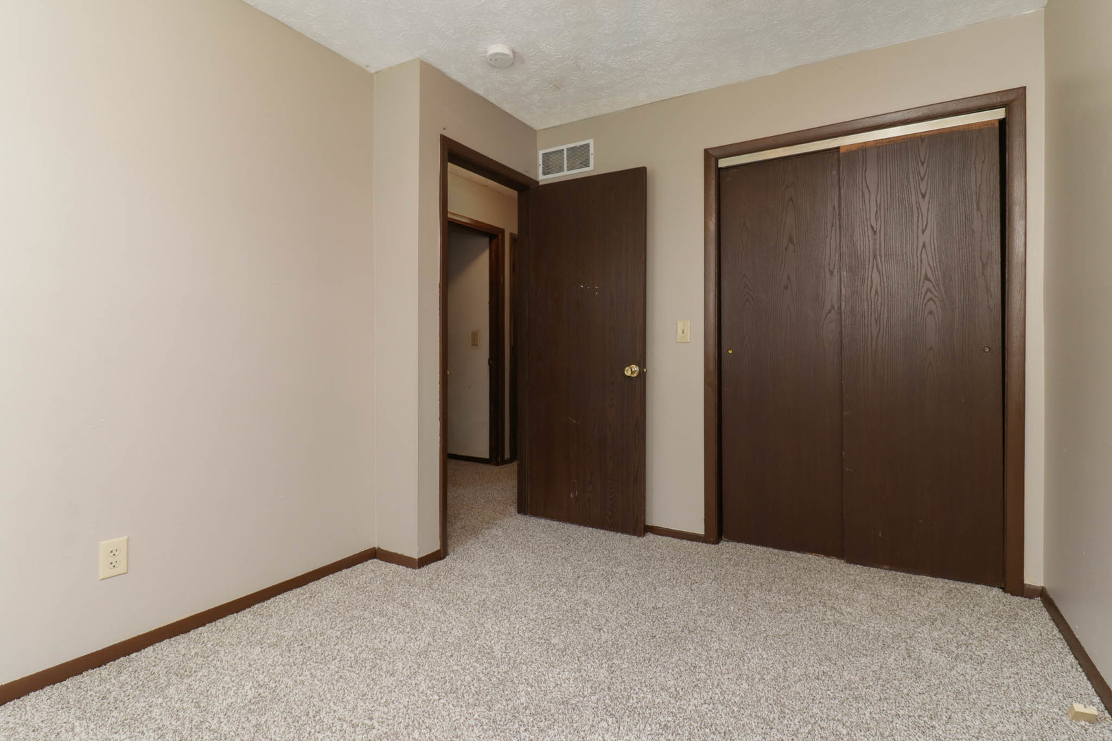 1528 North Hershey Road Bloomington, IL 61704 - Photo 13 of 34
