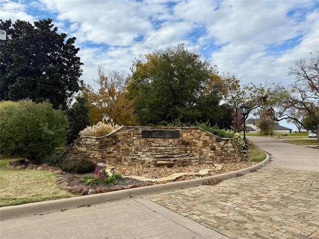 a view of a yard with an trees