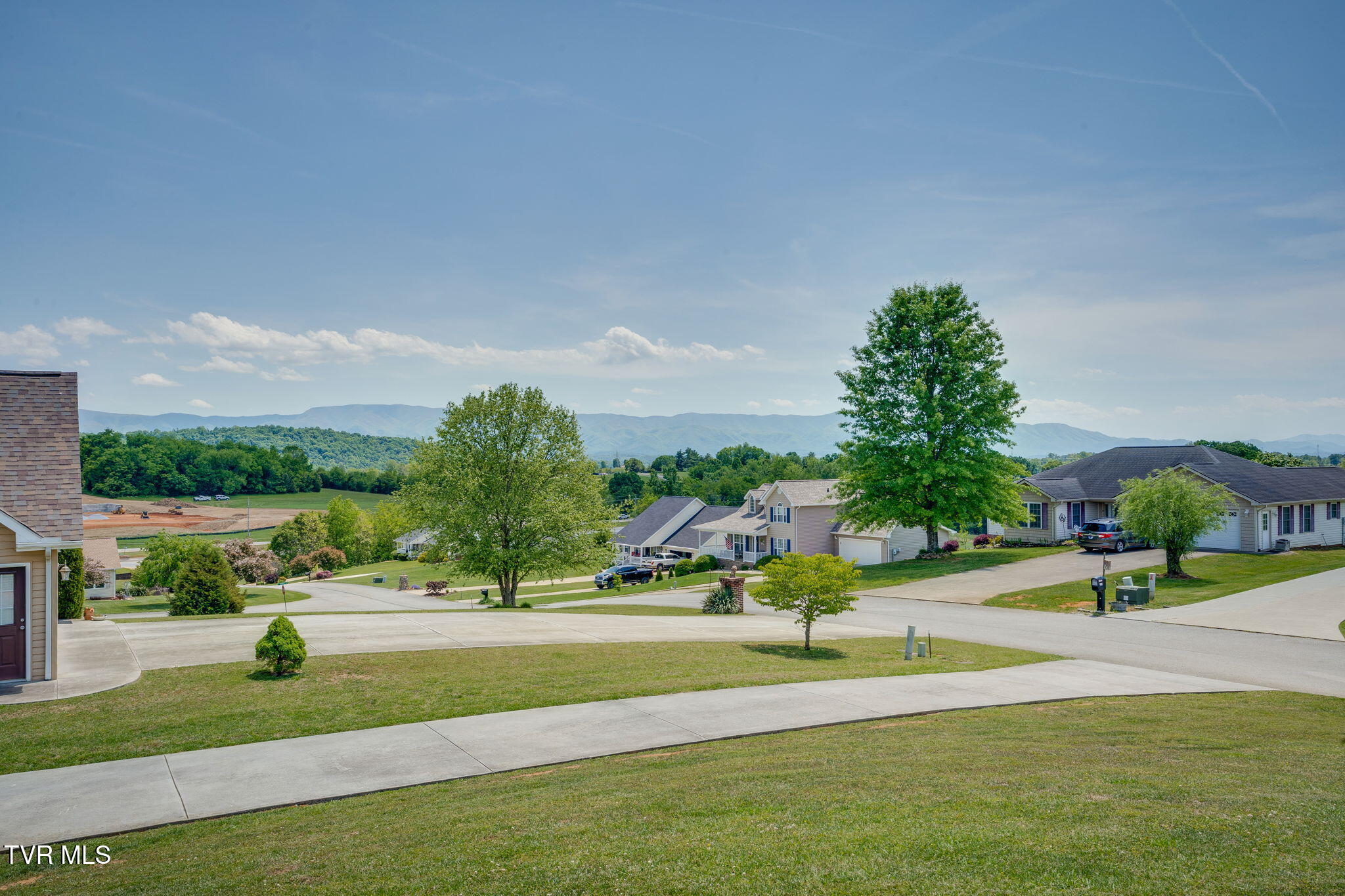 140 Willow Ridge Drive Chuckey, TN 37641 - Photo 2 of 32 101