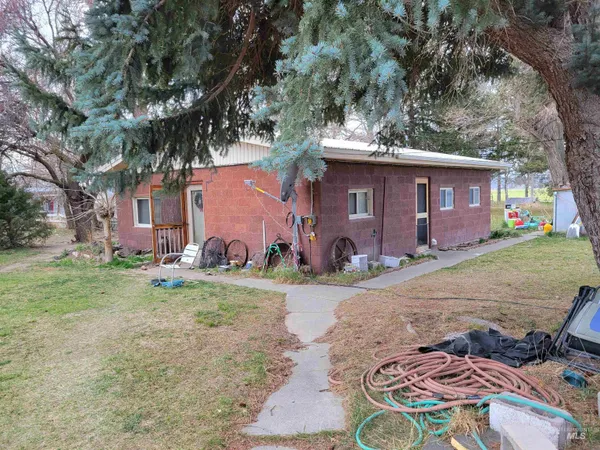 $300,000 | 377 South Davis Road, Hammett, ID 83627
