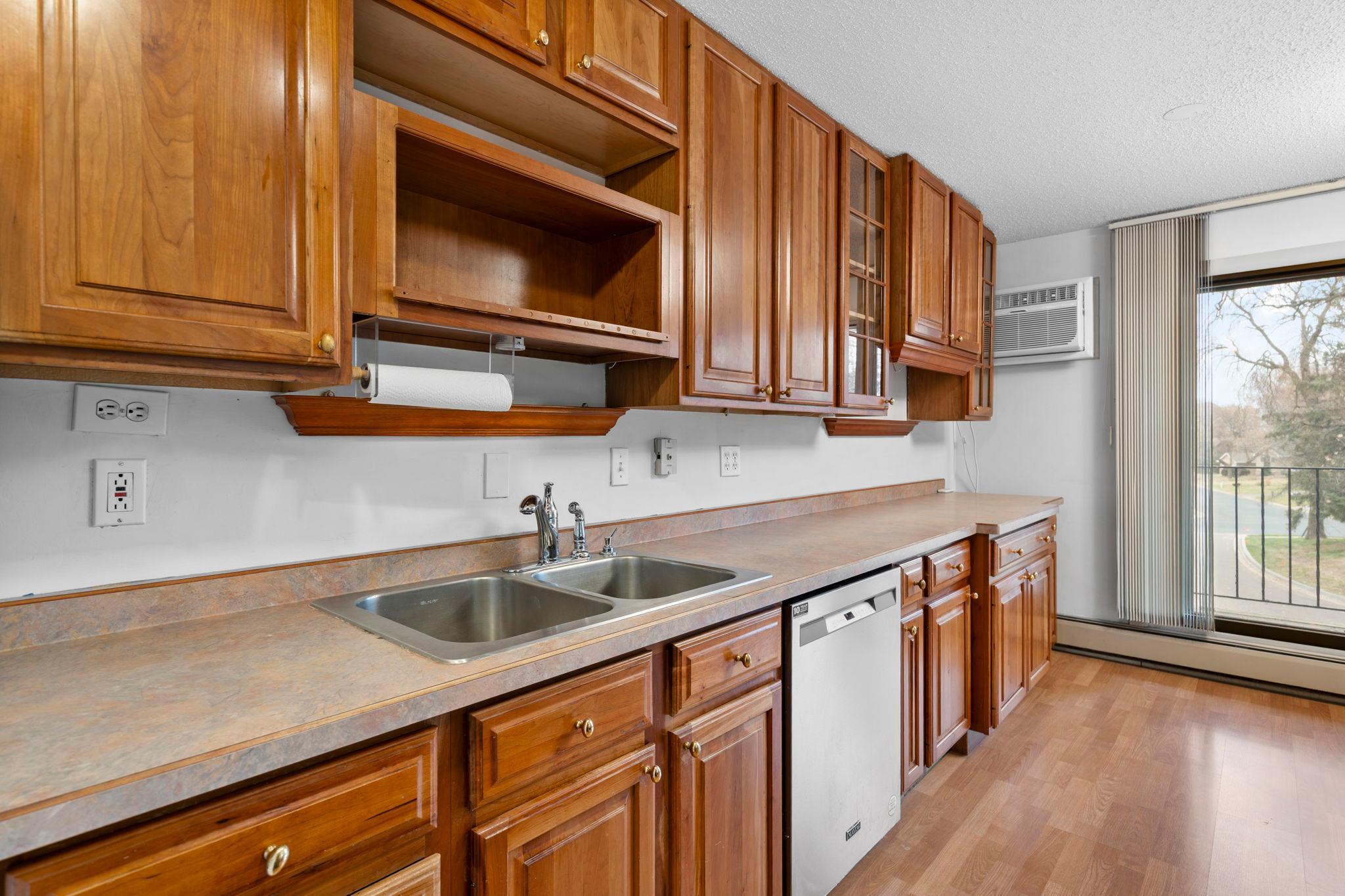 3431 Kent Street, Unit 801 St. Paul, MN 55126 - Photo 10 of 38