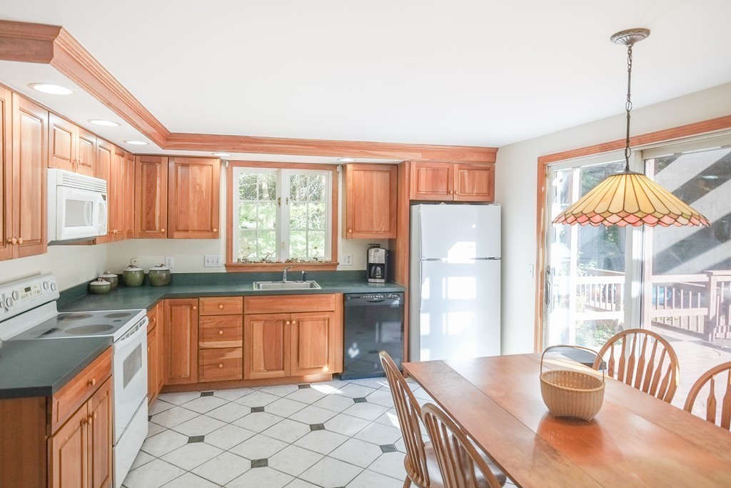 19 Meadowview Road Wayland, MA 01778 - Photo 5 of 19