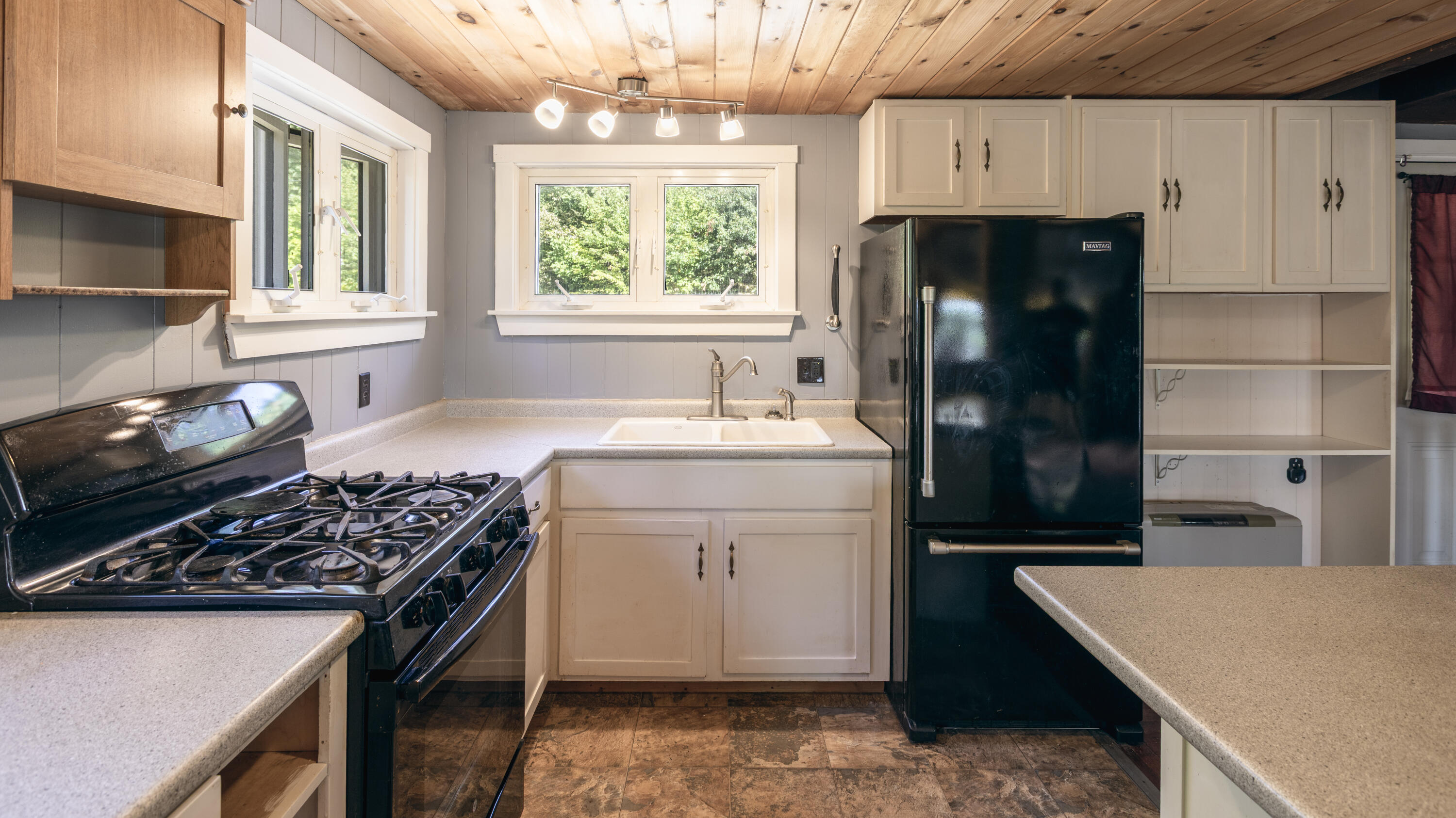 82 Tuell Town Road West Paris, ME 04289 - Photo 2 of 33 Interior-1 (2)