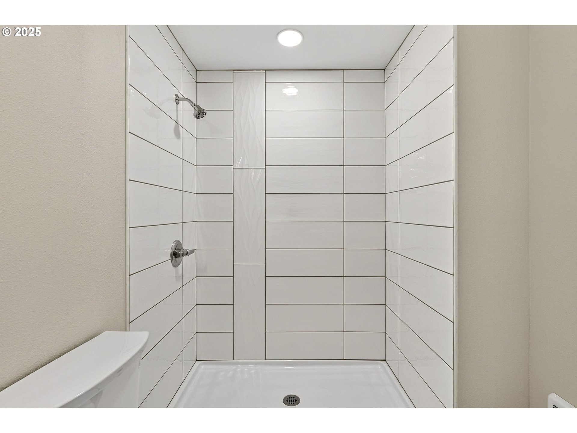 17745 Davis Drive Sandy, OR 97055 - Photo 22 of 44 a bathroom with a shower