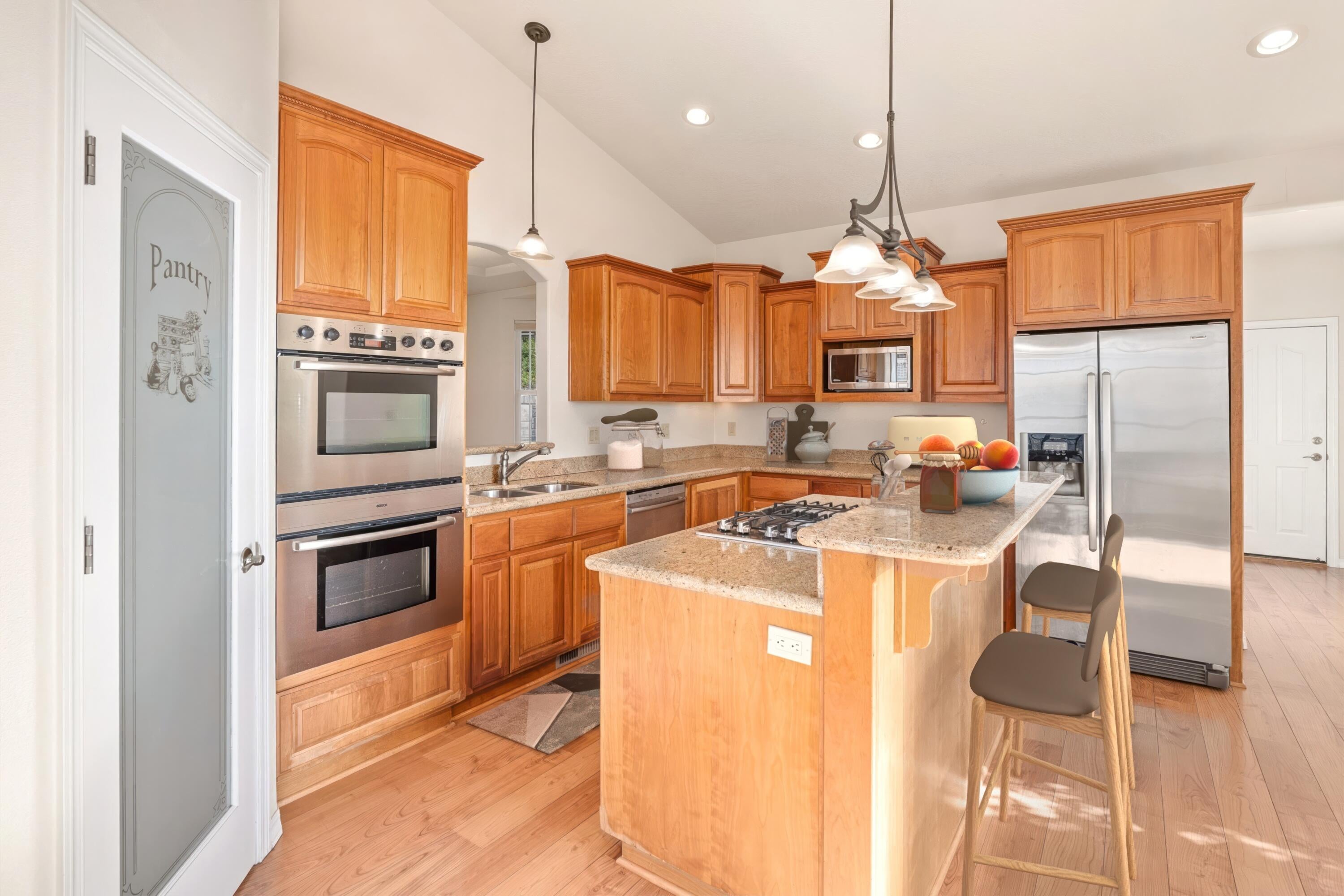 142 Northwest Native Run Loop Grants Pass, OR 97526 - Photo 12 of 48 Virtually Staged Image