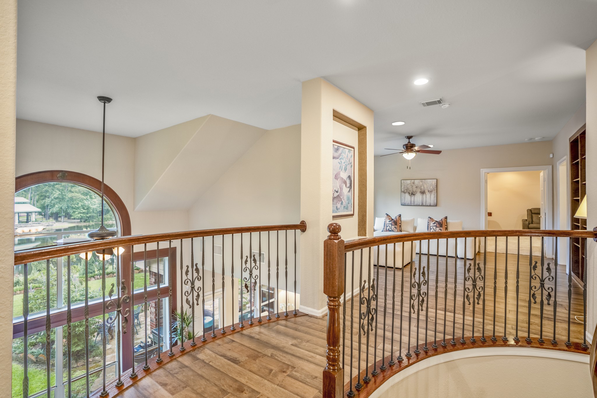 67 North Pentenwell Circle Spring, TX 77382 - Photo 22 of 50 a view of hallway with a balcony