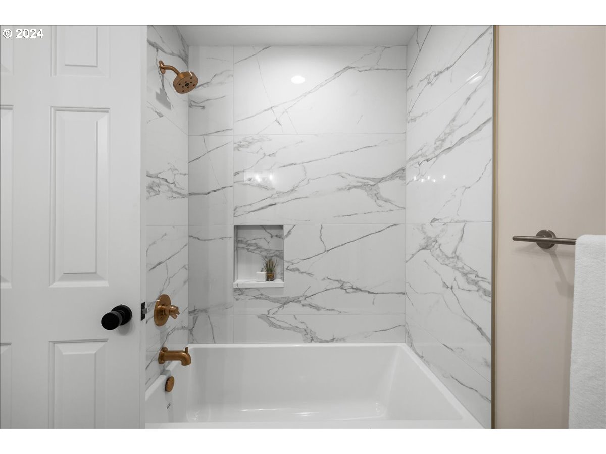 899 Southwest Summit View Drive Portland, OR 97225 - Photo 20 of 43 Gallery Image 20