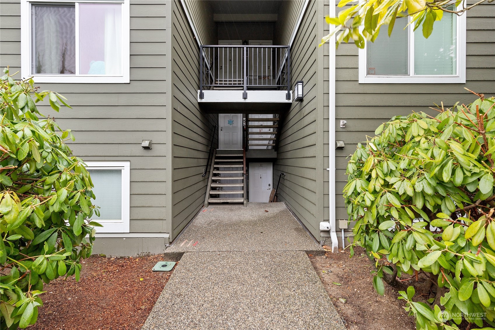 820 Cady Road, Unit C201 Everett, WA 98203 - Photo 1 of 30 Gallery Image 1