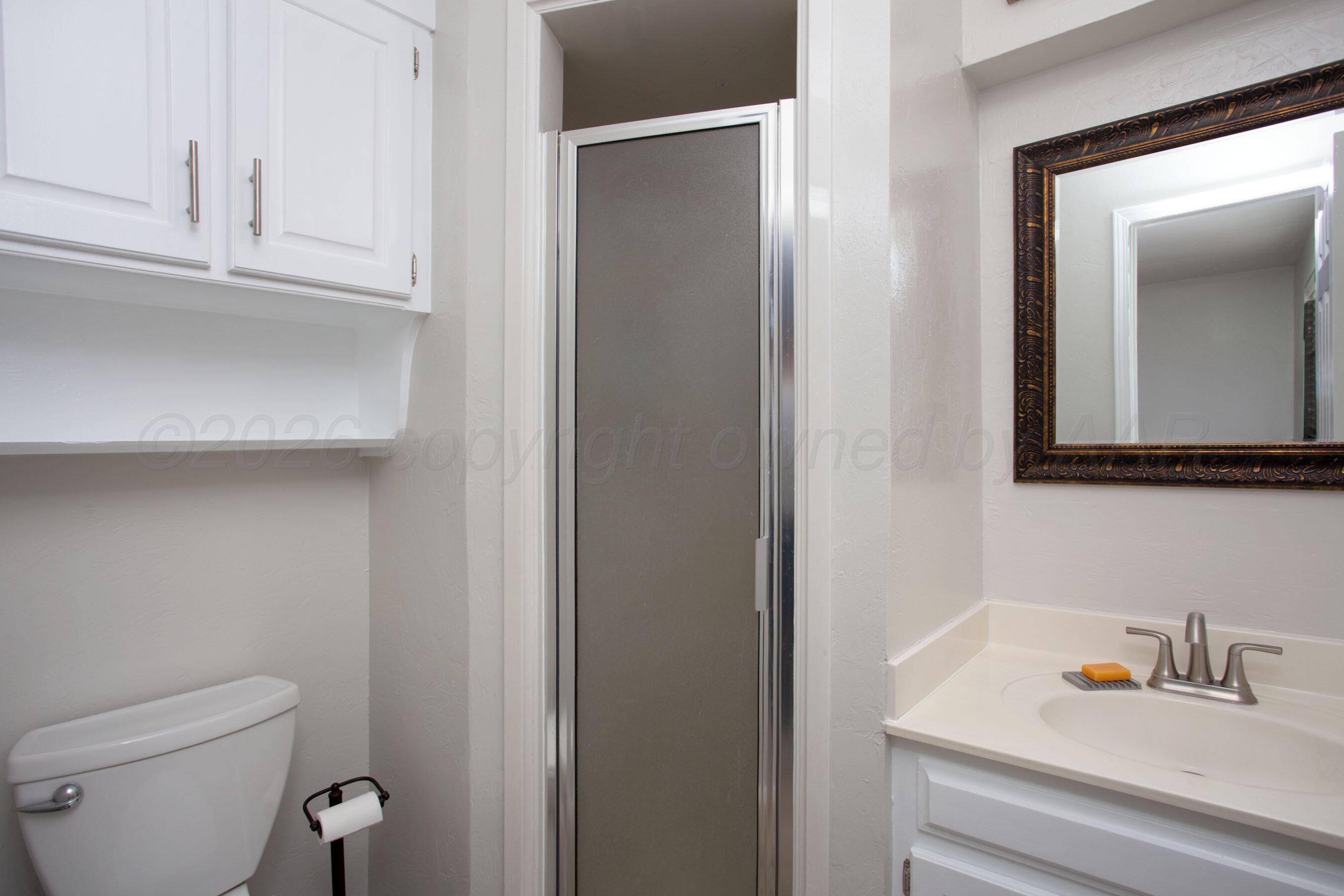 7924 Simpson Drive Amarillo, TX 79121 - Photo 15 of 33 a bathroom with a sink and a toilet