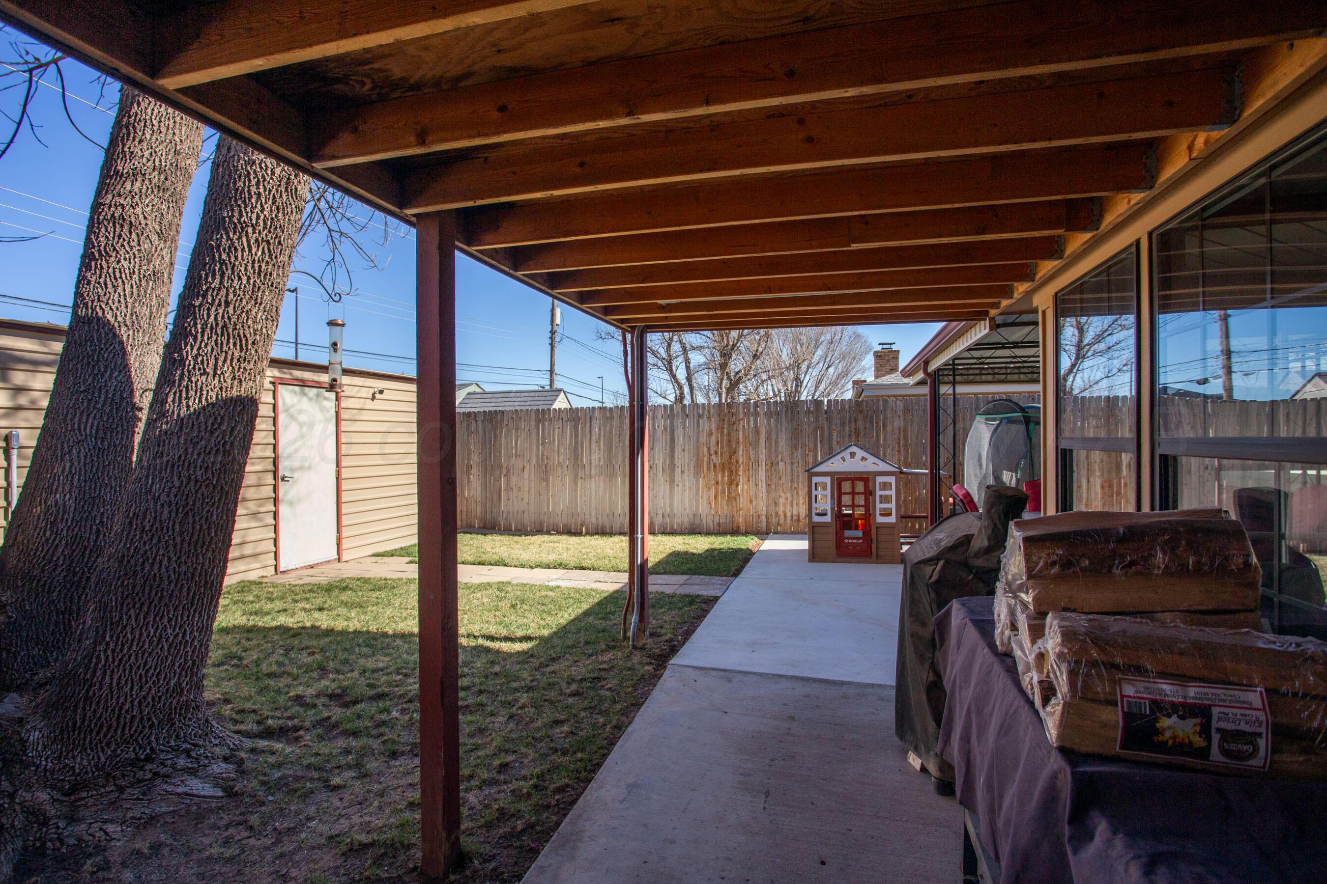 7924 Simpson Drive Amarillo, TX 79121 - Photo 31 of 33 a view of a porch