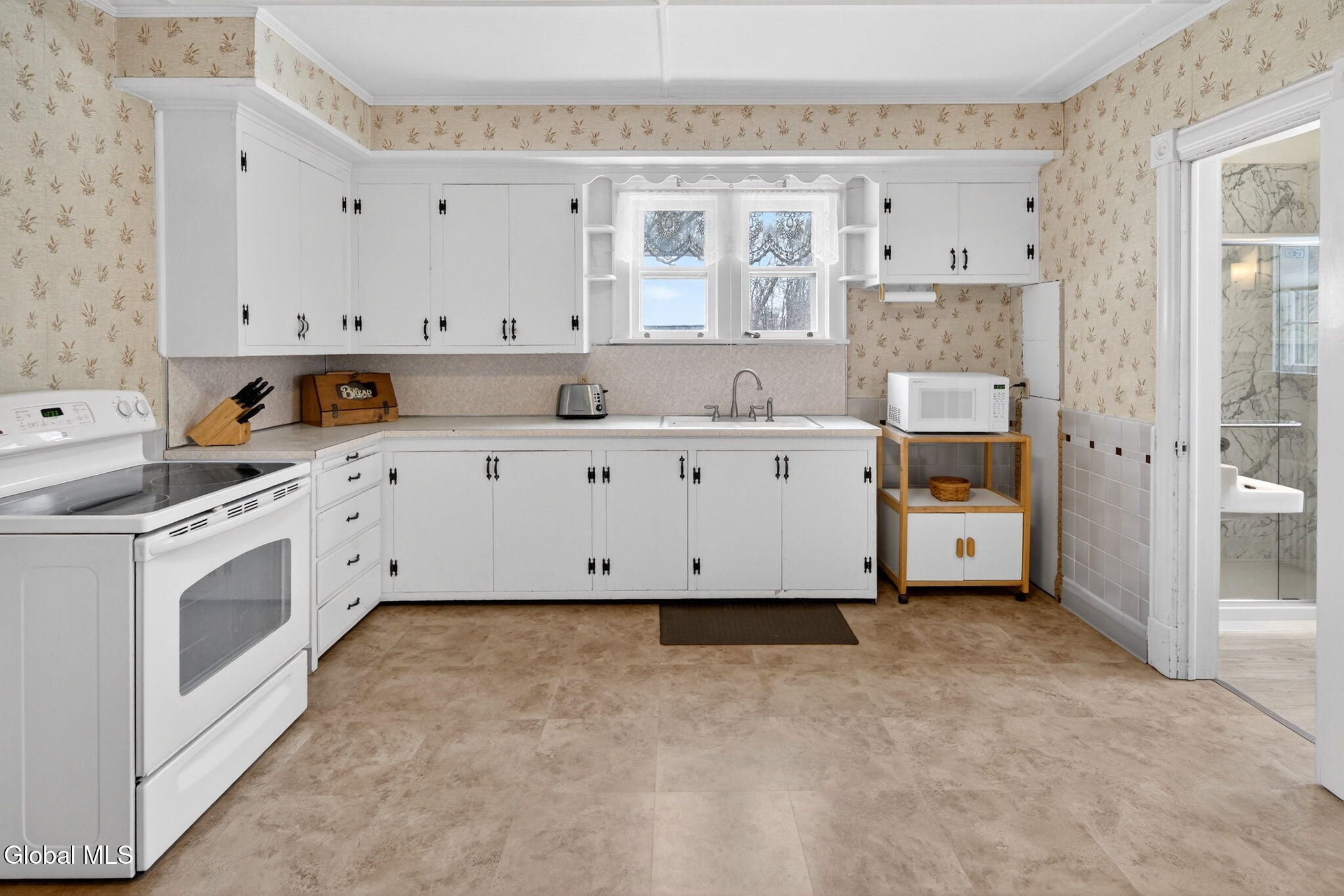 471 Russell Road Bethlehem, NY 12203 - Photo 5 of 31 10-web-or-mls-010-DSC00339