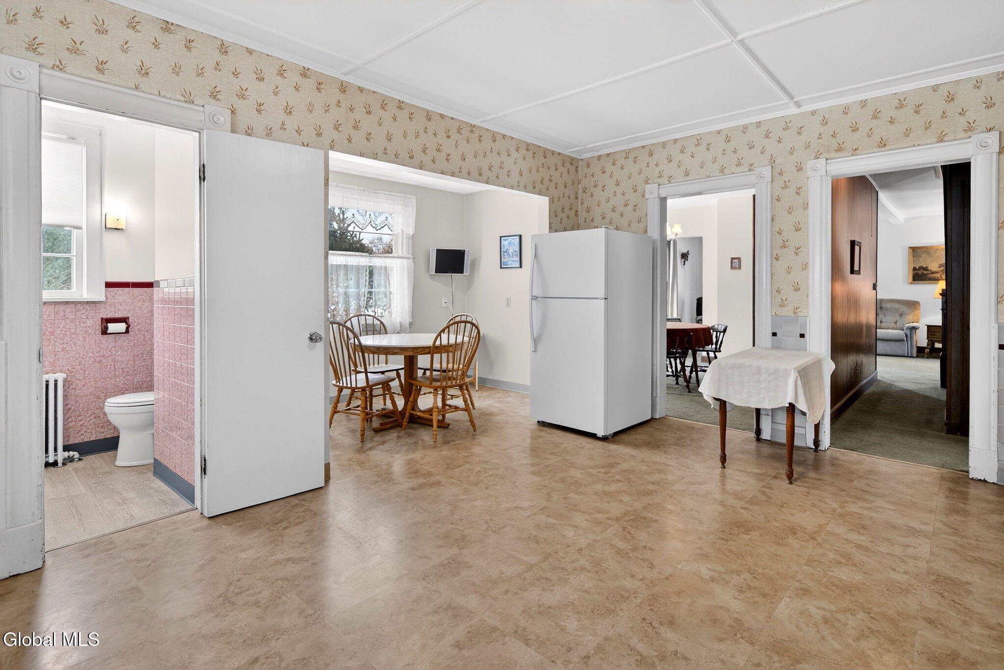 471 Russell Road Bethlehem, NY 12203 - Photo 7 of 31 8-web-or-mls-008-DSC00374