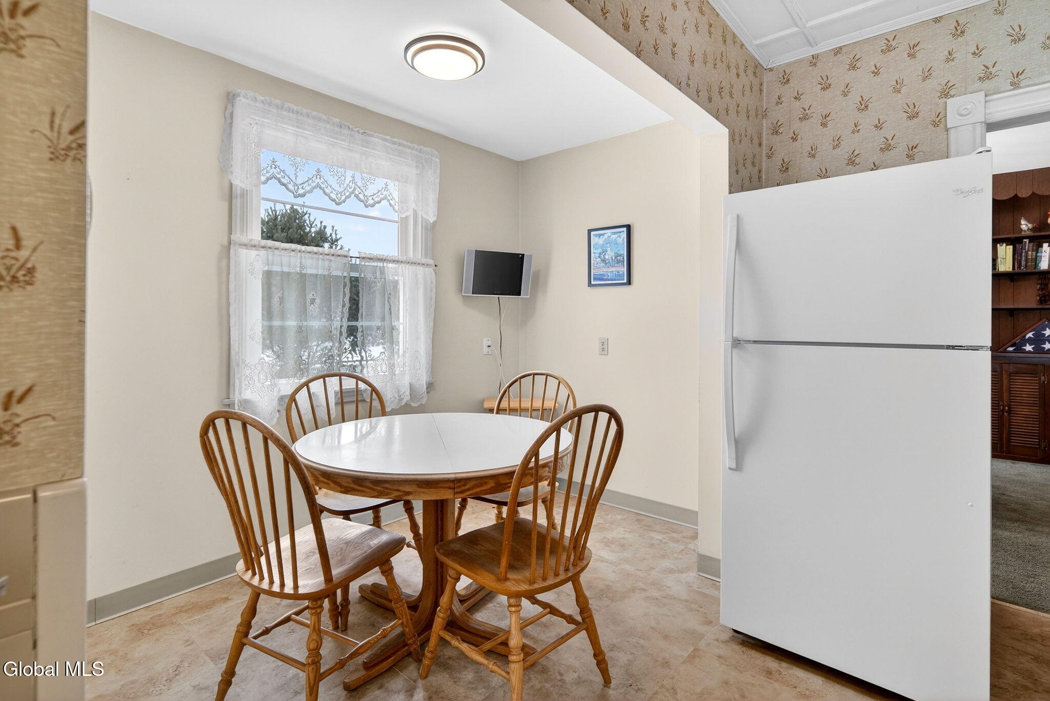 471 Russell Road Bethlehem, NY 12203 - Photo 8 of 31 7-web-or-mls-007-DSC00347