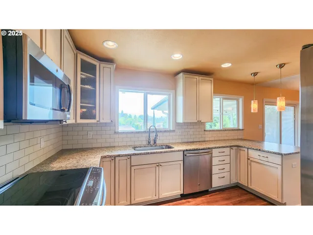 $419,900 | 1929 Northwest Lynwood Street, Roseburg, OR 97471