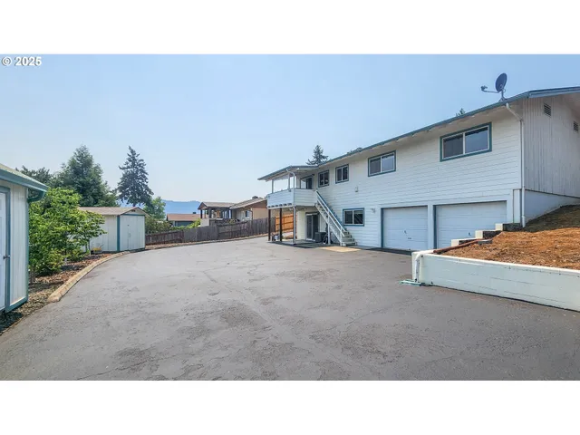 $419,900 | 1929 Northwest Lynwood Street, Roseburg, OR 97471