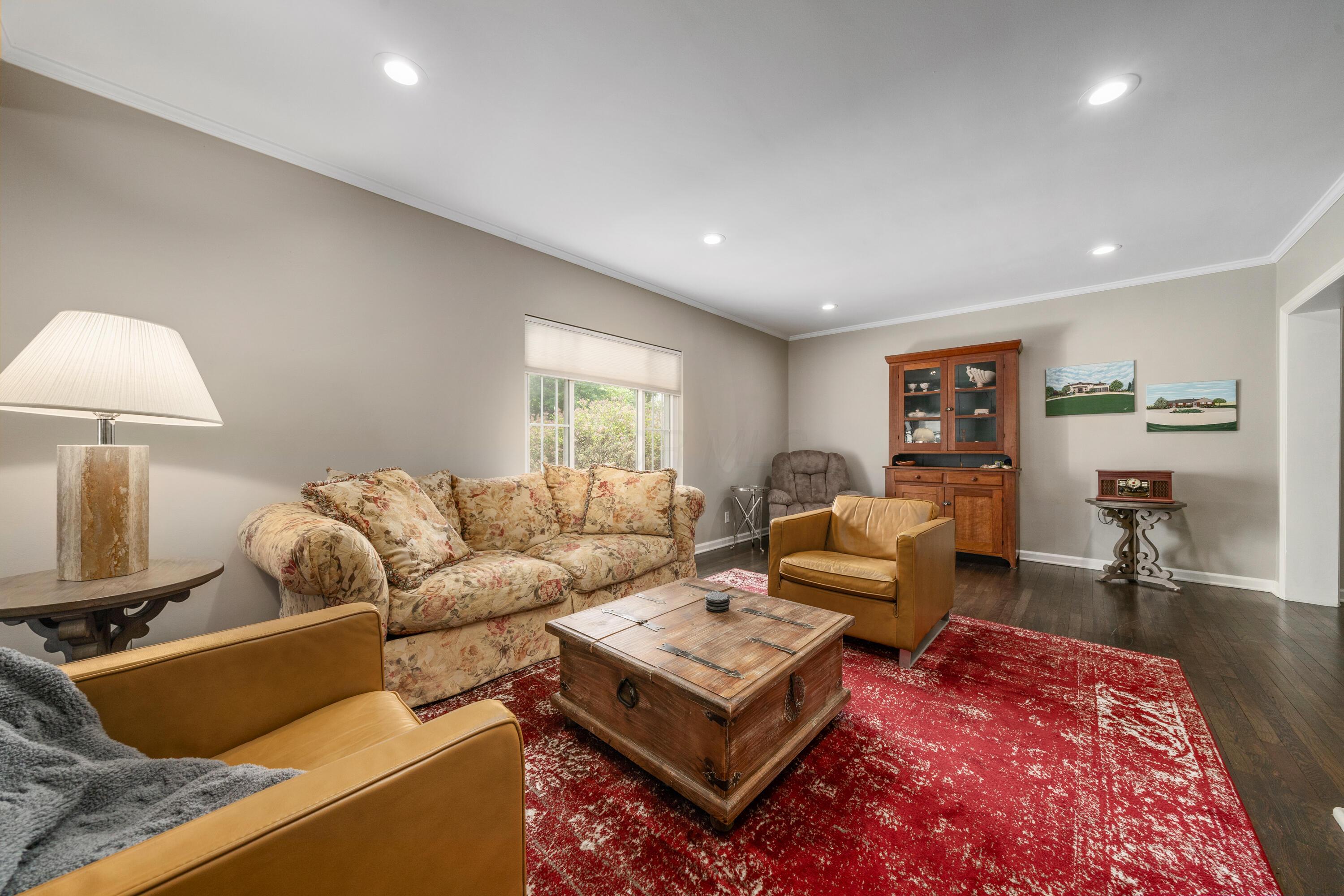 212 South Gould Road Columbus, OH 43209 - Photo 10 of 59 DSC00847