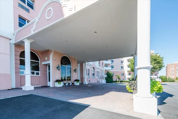 $3,300 | 2 Richmond Road, Unit 4F, Lido Beach, NY 11561