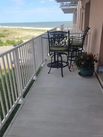 $3,300 | 2 Richmond Road, Unit 4F, Lido Beach, NY 11561