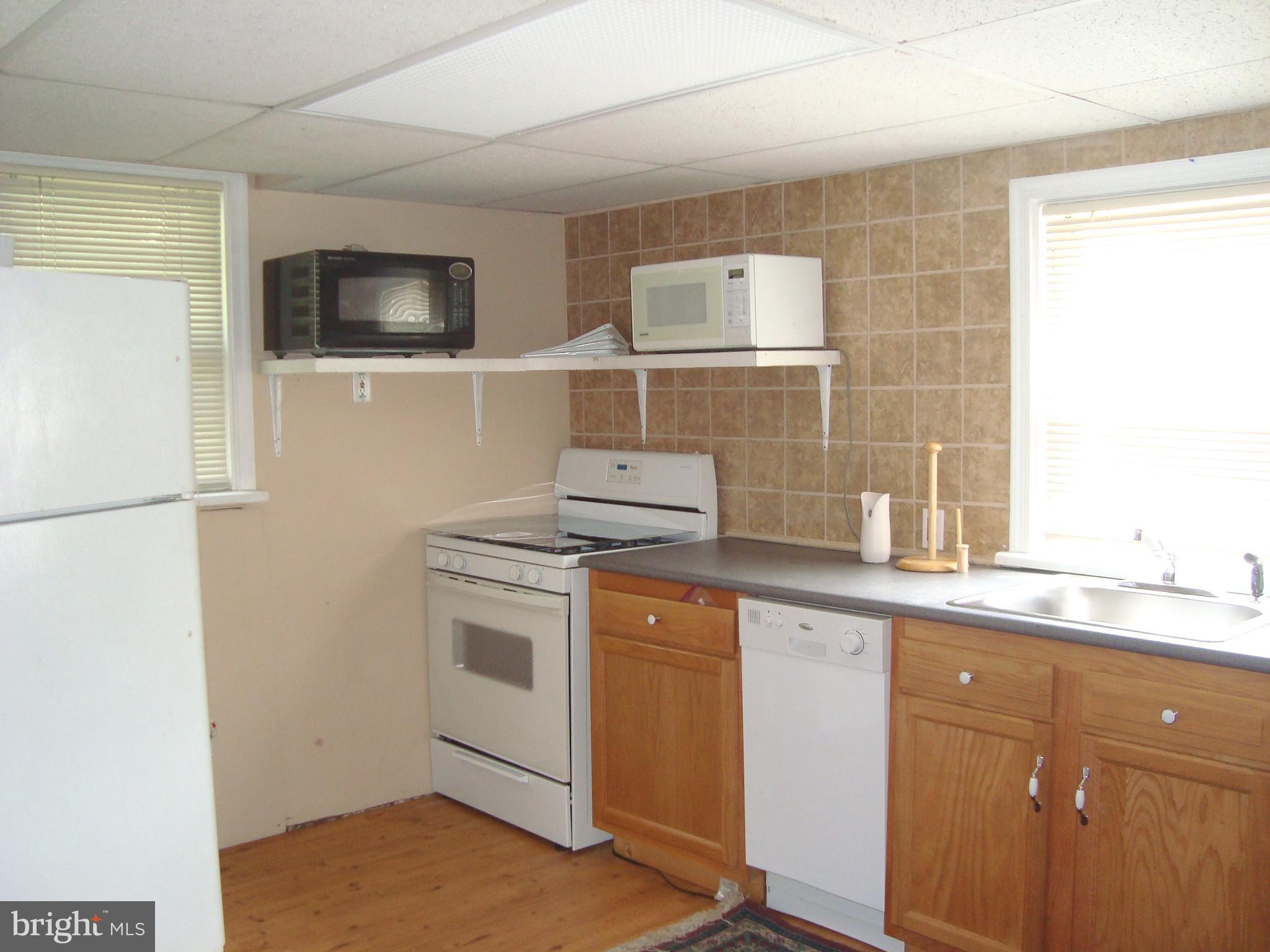 3335 East Joppa Road Baltimore, MD 21234 - Photo 2 of 26 Kitchen